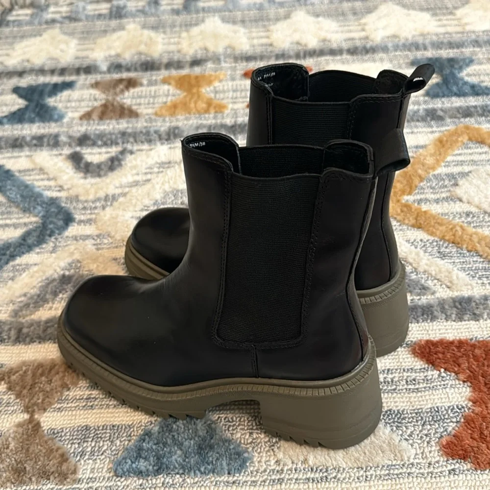 Vince Camuto Anikaaa Boots NEW! - Picture 3 of 8